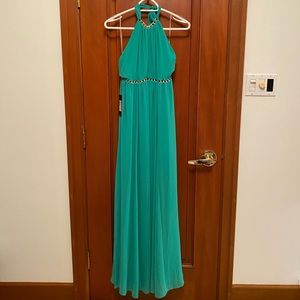 🛍3/$15 Guess by Marciano Green Evening Gown